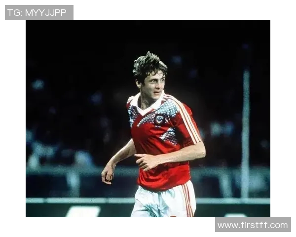 退役四大足球传奇球星的辉煌岁月与传奇故事回顾